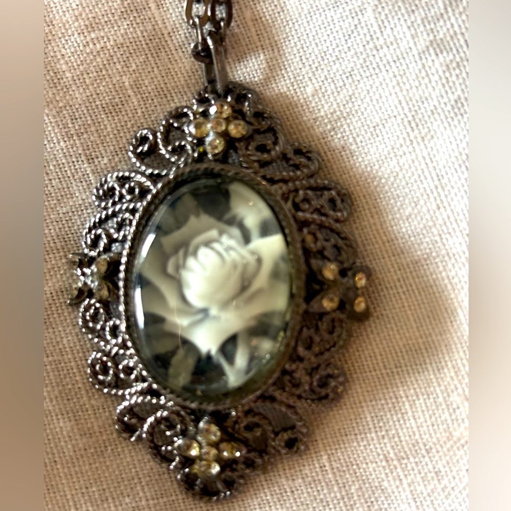 Pretty Silver rose cameo Pendant Necklace
